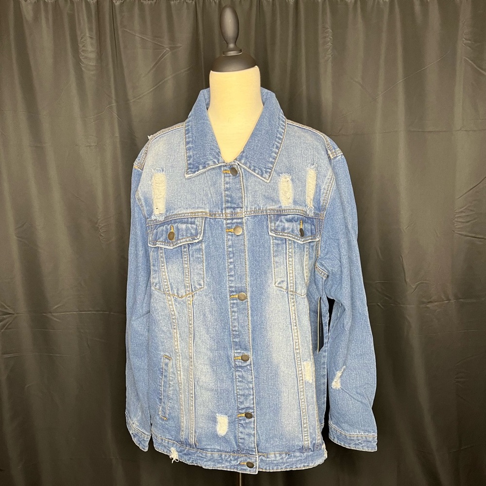 American Bazi Savage Denim Jacket with A Hand Painted Lion On Back! Beautiful 💕